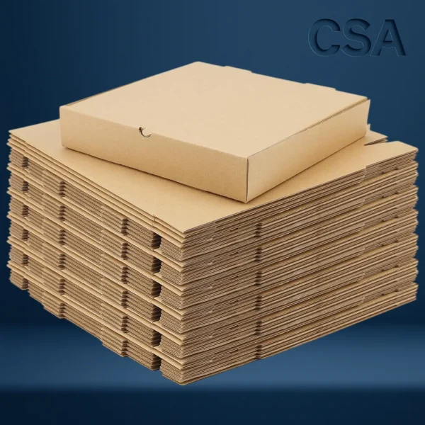 Toplu halde istiflenmiş kraft kutular, yüksek adetli paket servis ihtiyacı olan işletmeler için ekonomik karton çözümler.